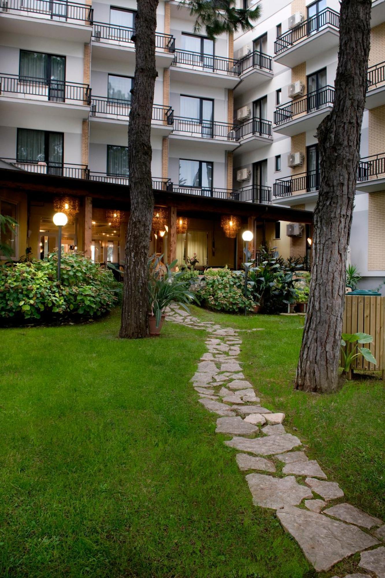 Park Hotel Latina Dış mekan fotoğraf