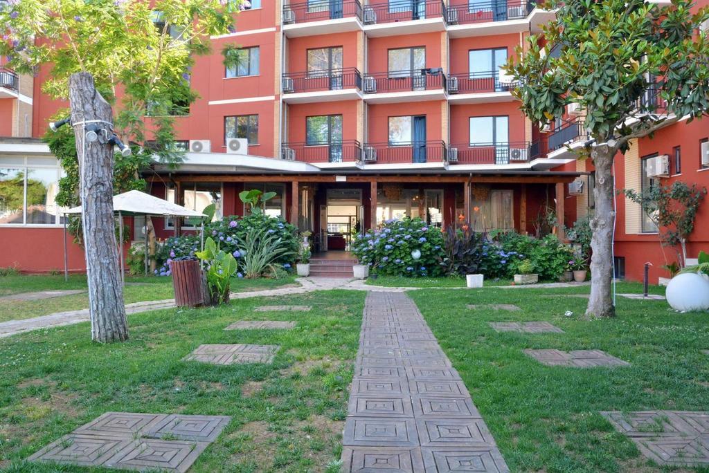 Park Hotel Latina Dış mekan fotoğraf