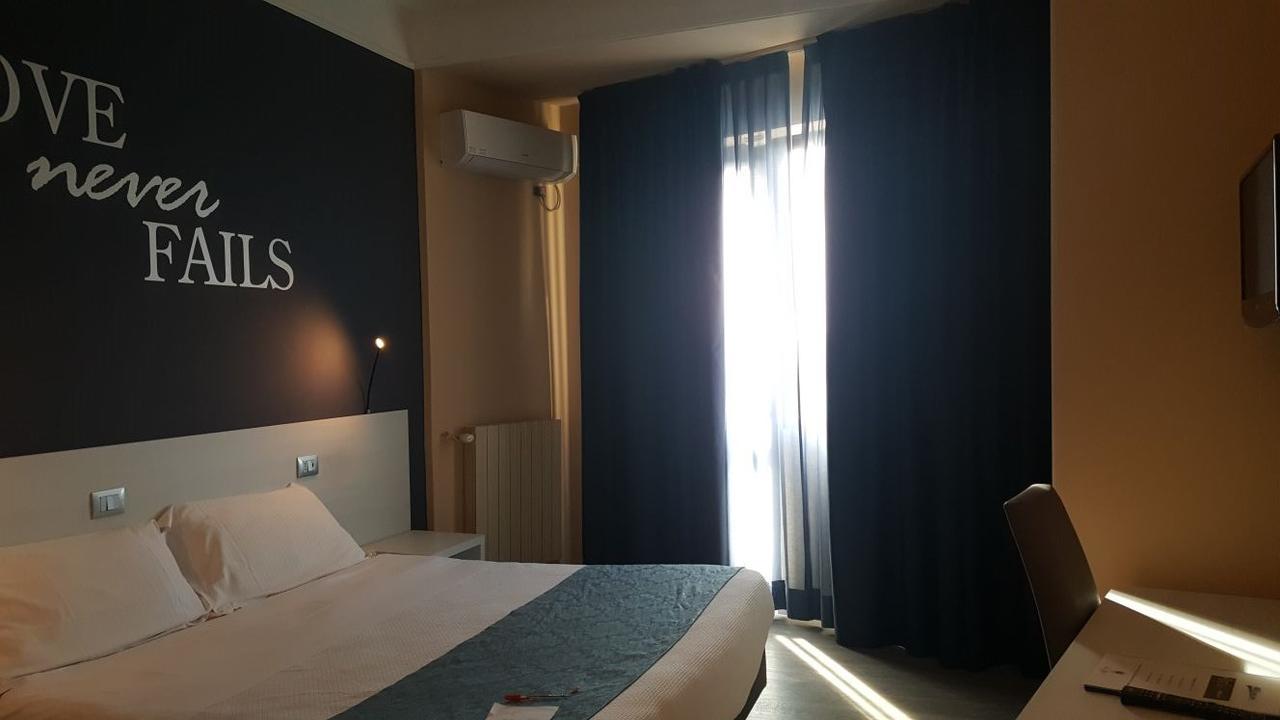Park Hotel Latina Dış mekan fotoğraf
