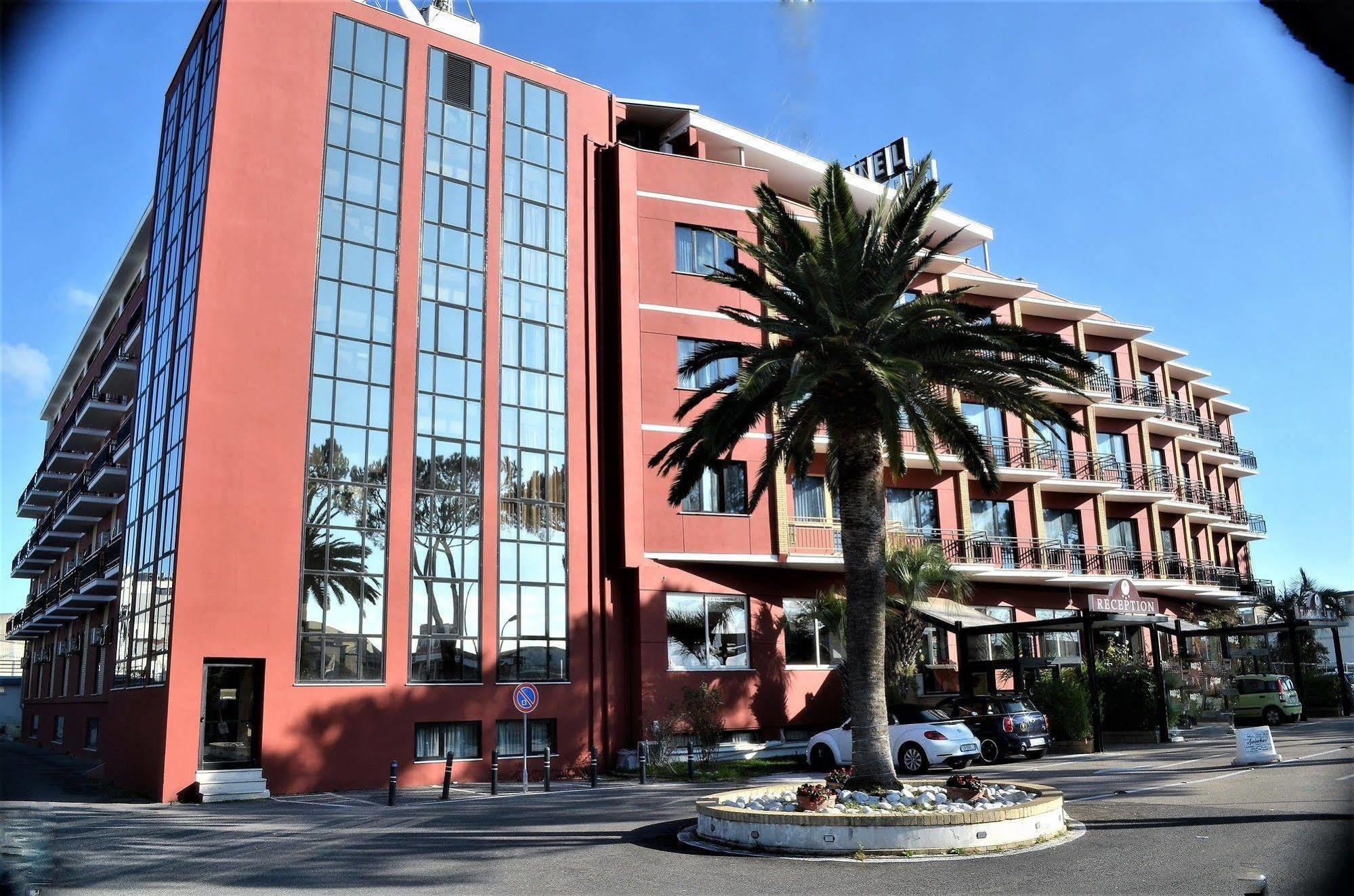 Park Hotel Latina Dış mekan fotoğraf