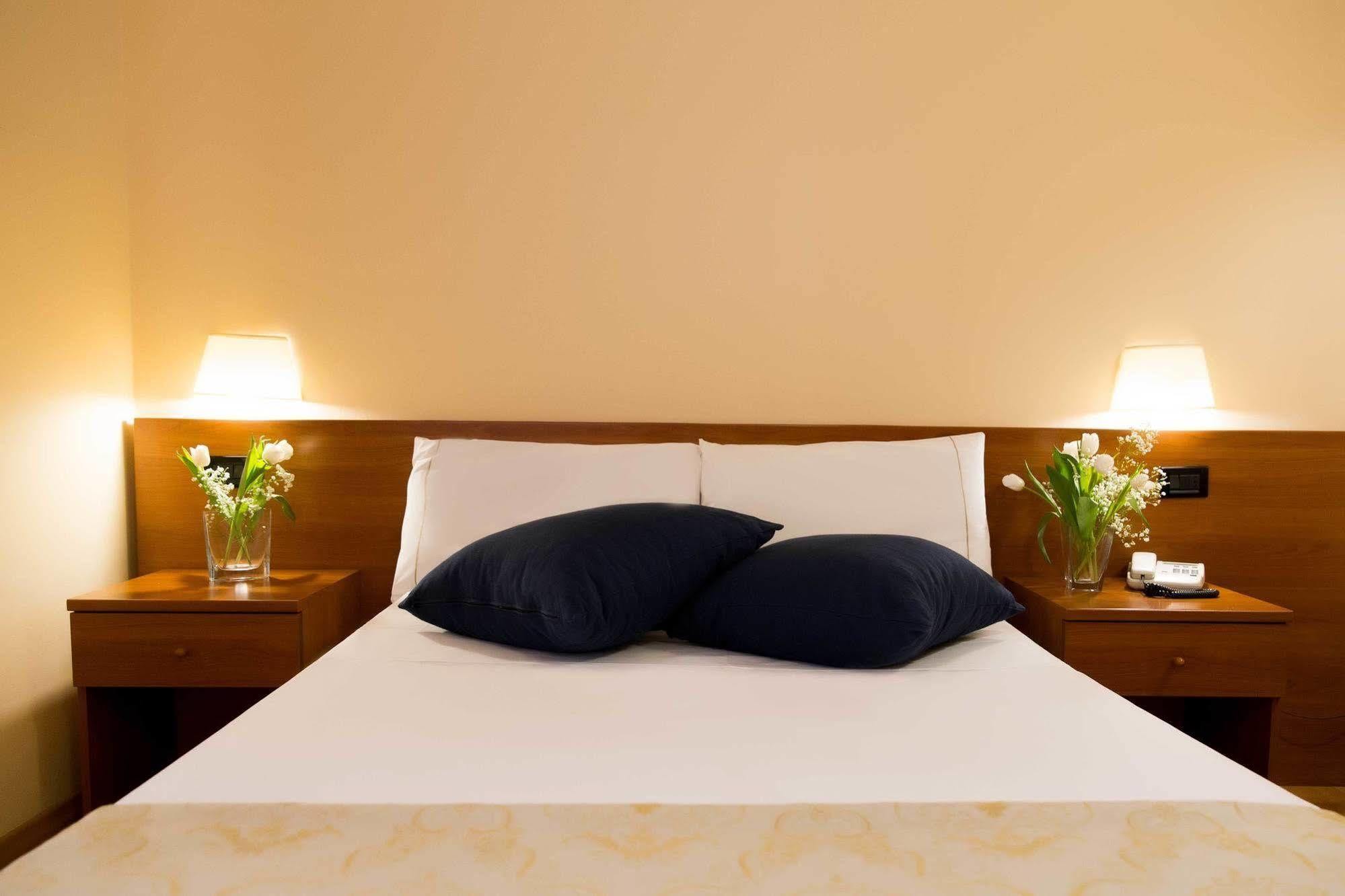 Park Hotel Latina Dış mekan fotoğraf
