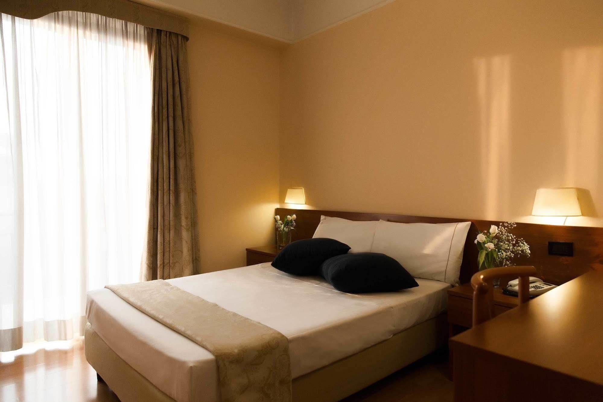 Park Hotel Latina Dış mekan fotoğraf